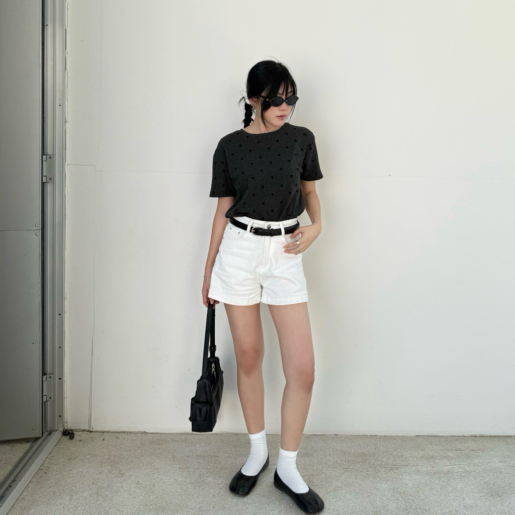 Cherry noir (เชอร์รี่ นัวร์) | เสื้อแขนสั้นคอกลม แต่งลายเชอร์รี่สีดำเล็กๆ น่ารัก ผ้านุ่ม ใส่สบายมาก