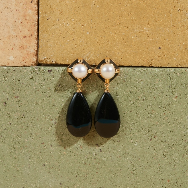 Vetiver.Pearl Vintage Black onyx freshwater pearl earring