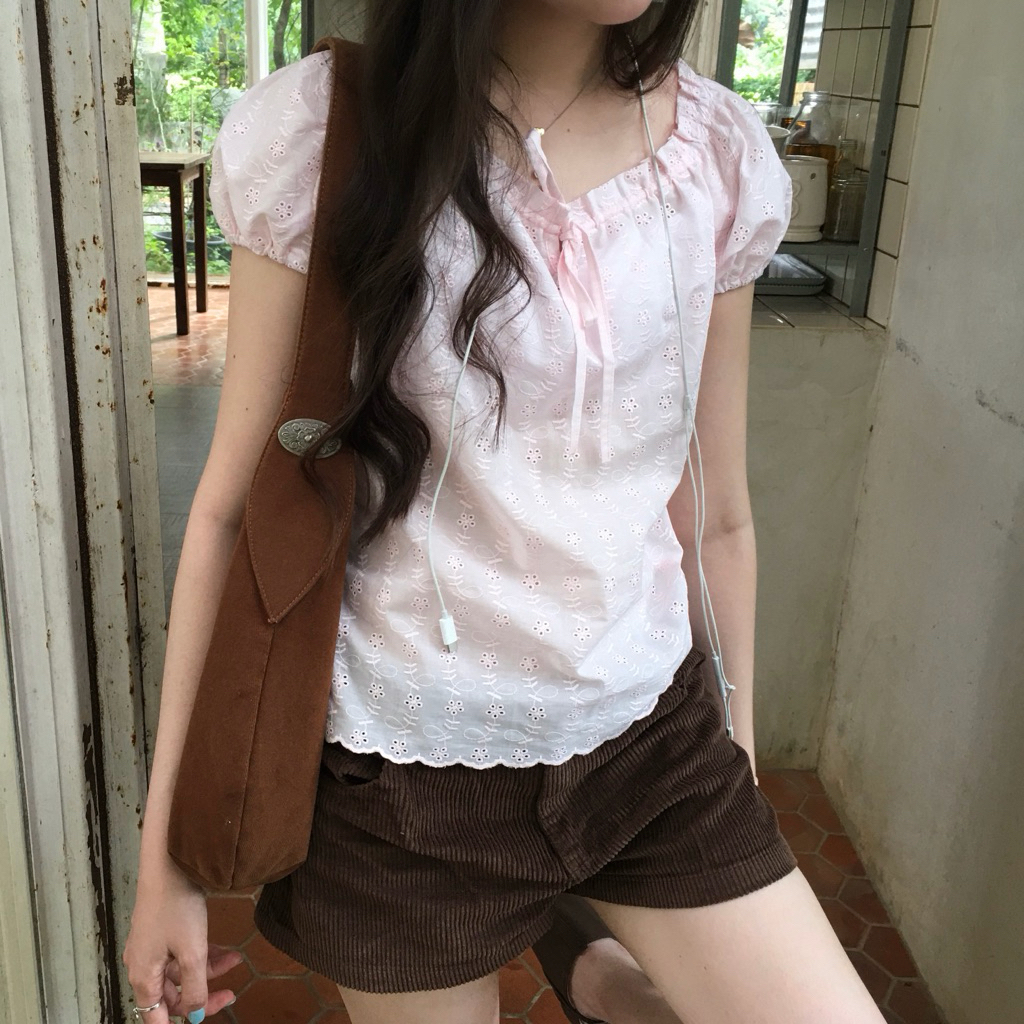 ( พร้อมส่ง ) dotteri.ga - เสื้อแขนตุ๊กตา ( ลายฉลุ ) รุ่น The little Iris
