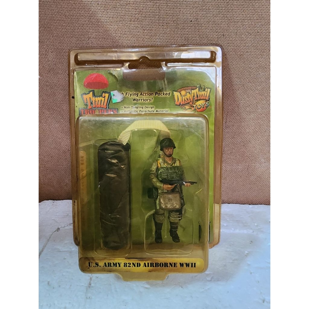 ไม่เคยแกะ U.S. Army 82nd Airborne WWII จากซีรีส์ Trail Troopers ที่ผลิตในปี 2004