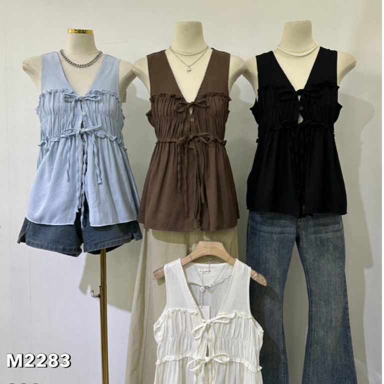 M2283 เสื้อแขนกุดคอวีผูกโบว์หน้าสุดคิวท์ น่ารักละมุนใจมากค่ะรุ่นนี้! ดีเทลจับจีบรูดช่วงอกเบาๆ มาพร้อมเชือกผูกโบว์