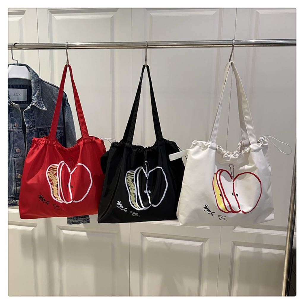 YOLO0625 พร้อมส่ง กระเป๋าผ้าร่มลายแอปเปิ้ล