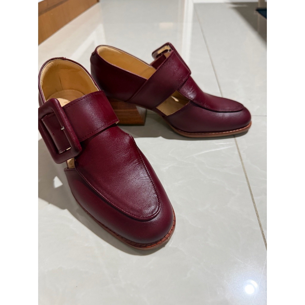 Favorite Shoes by Picha มือสอง สีแดงเลือดหมู