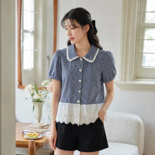 Glucoat | [A317] เสื้อลายสก็อตสีกรม คอปกแต่งฉลุ ชายแต่งระบายเทปฉลุสีครีม แขนสม็อก กระดุมดอกไม้ใช้งานได้จริง