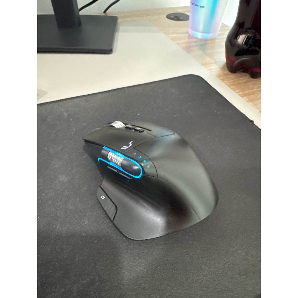 Ugreen รุ่น 25444 เมาส์ไร้สาย Vertical Ergonomic mouse เมาส์เพื่อสุขภาพ เมาส์แนวตั้งไร้สาย ไร้เสียง