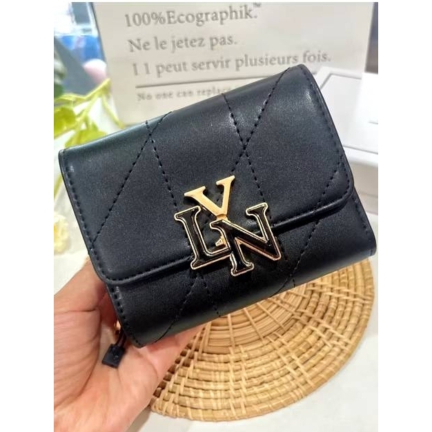 ของขวัญวันเกิด วันวาเลนไทน์ กระเป๋าสตางค์ใบสั้น LY   N  กระเป๋าสตางค์ใบกลาง เเบบพับสำหรับใส่บัตร มี 5 สี มีช่องใส่เหรียญ