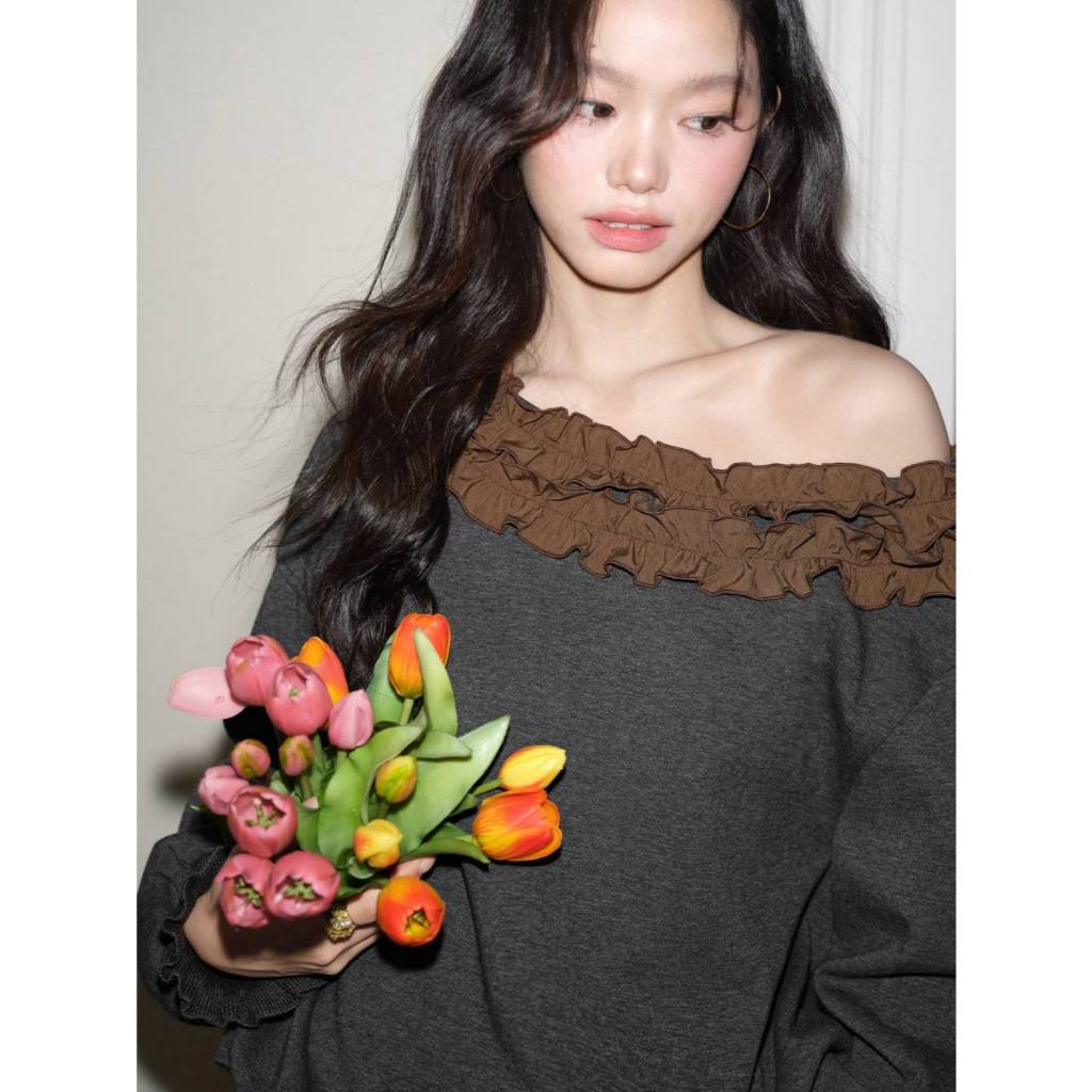 [Preorder] KUOSE : Asymmetric Ruffle Neck Sweatshirt