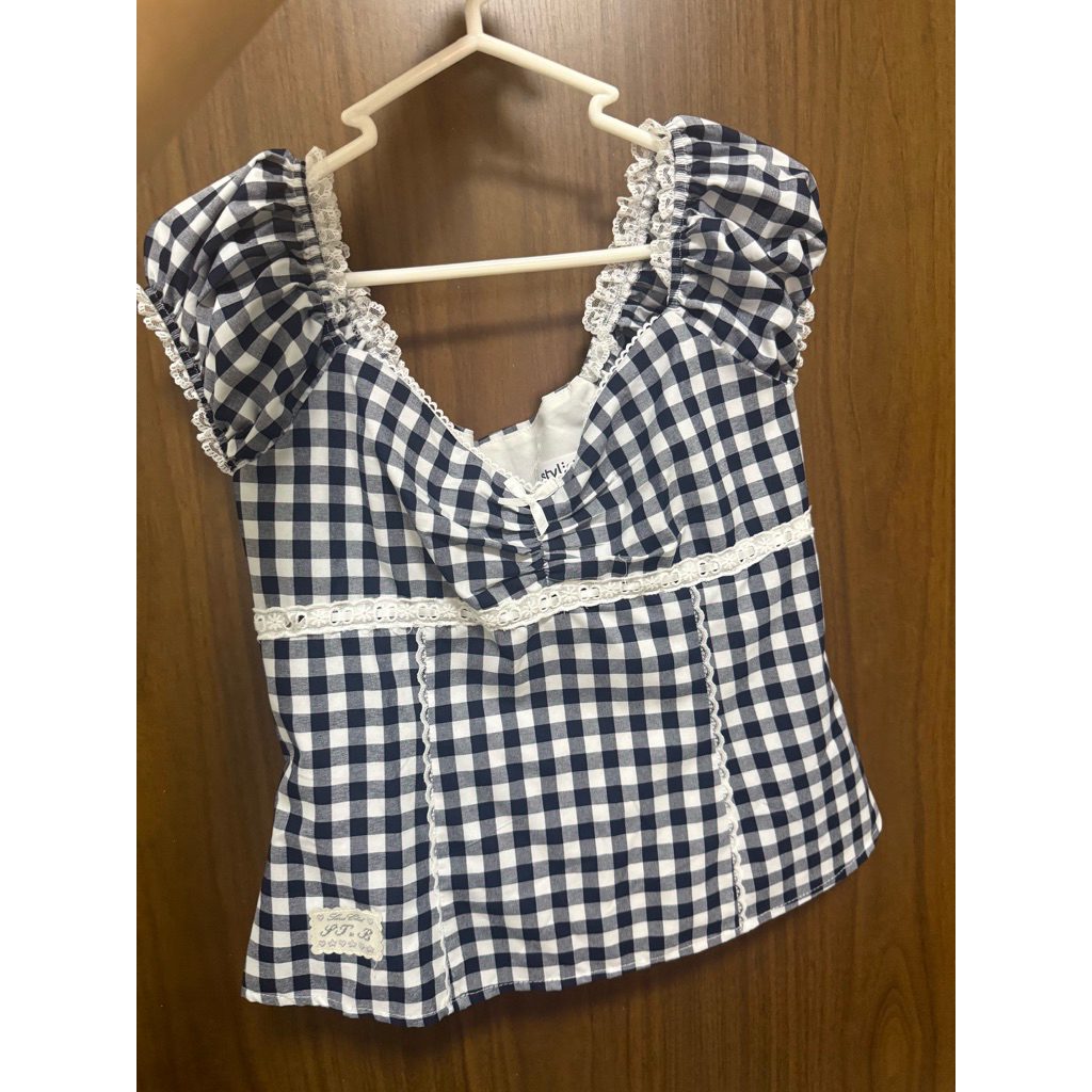 STYLIST x Brinkkty -Stylist-Blouses-Luna-007 - เสื้อปาดไหล่แขนตุ๊กตา