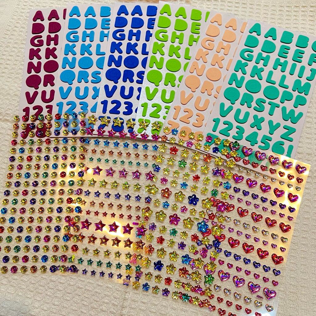 (พร้อมส่ง)สติ๊กเกอร์แบบนูน 1แผ่น ตัวอักษรภาษาอังกฤษ ลายดาว ลายหัวใจ