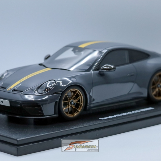 GT Sprit (GT557) 1/18 911(992.2) GT3 TOURING Grey ราคา 5,400 บาท