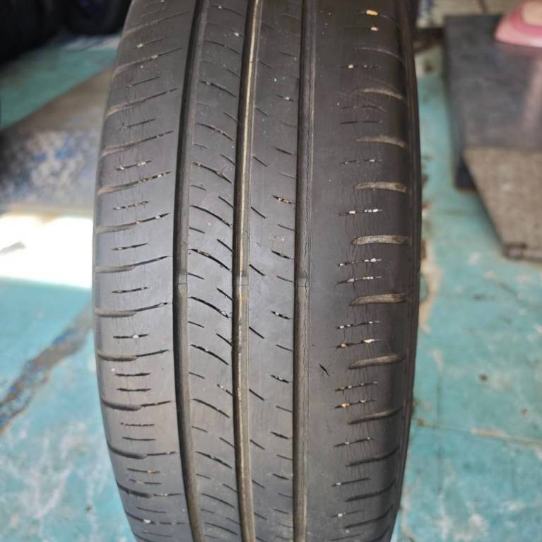 ยางเปอร์เซ็นต์ Dunlop ขนาด 185 65 R15 ปี17 ราคา 177 บาท