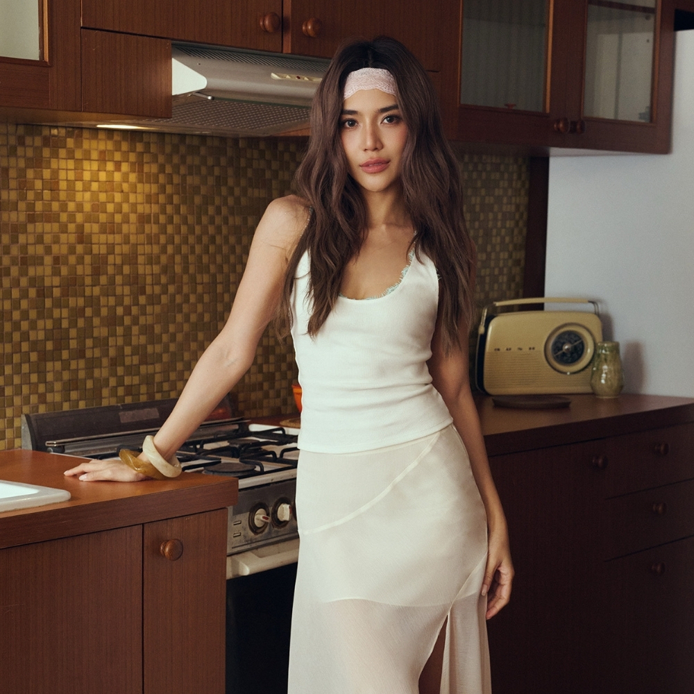 MISSMODERN - Morning Lace Tank Top เสื้อกล้ามคอวีผ้ายืด แต่งลูกไม้