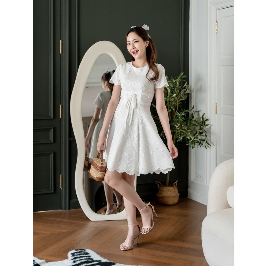 PD402 Embroidered Dress เดรสผ้าค็อตต้อนปักลายดอกไม้ คอกลม แขนสั้น กระโปรงบานย้วย แต่งโบว์