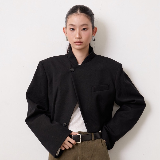 PRE ORDER T1232 Crop Suit สูทสั้นดำ