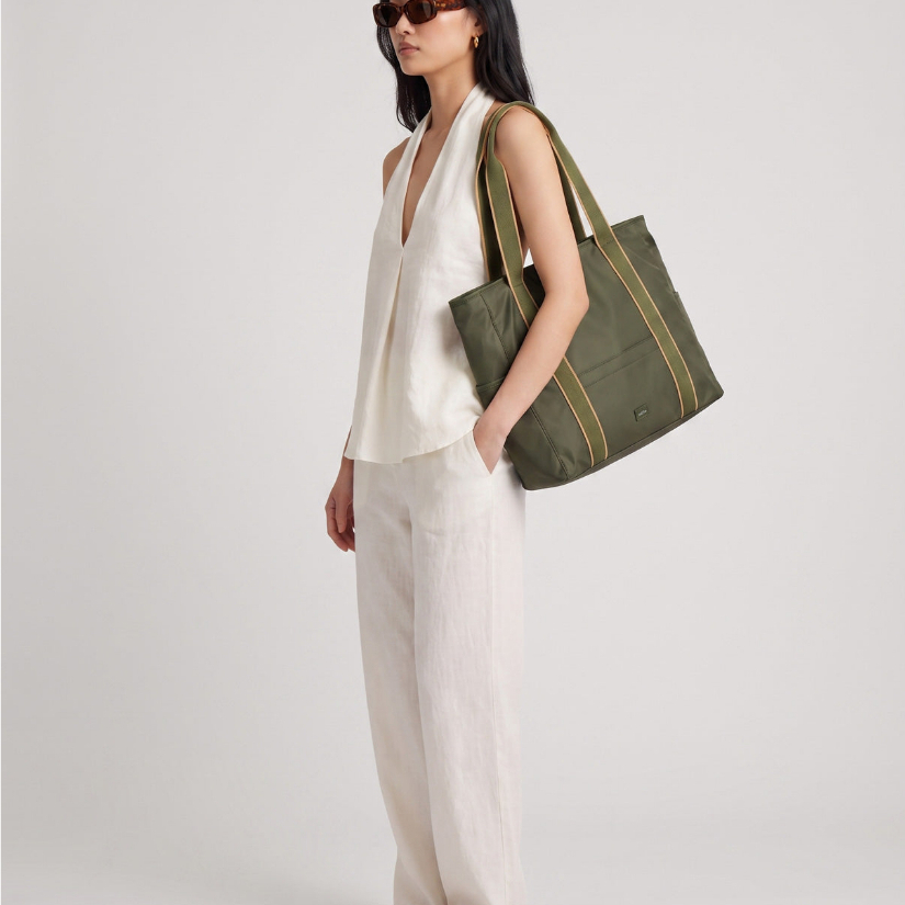 Tocco Toscano Vivi Nylon Tote กระเป๋าไนลอน ดีไซน์เรียบหรู จุของเยอะ น้ำหนักเบา สไตล์มินิมอล