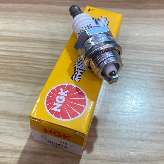 หัวเทียน NGK รุ่น BPM 7 A (ของแท้ 100% นำเข้าจากญี่ปุ่น) เครื่อง 2 จังหวะ