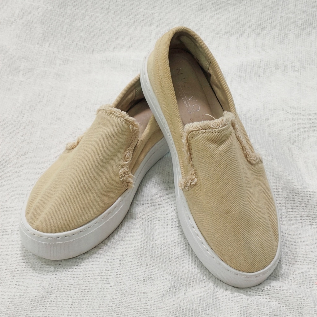 รองเท้ามือสองญี่ปุ่น 👟 NUOVO by Hawkins Slip-on ผ้าแคนวาสสีเบจ สไตล์มินิมอล