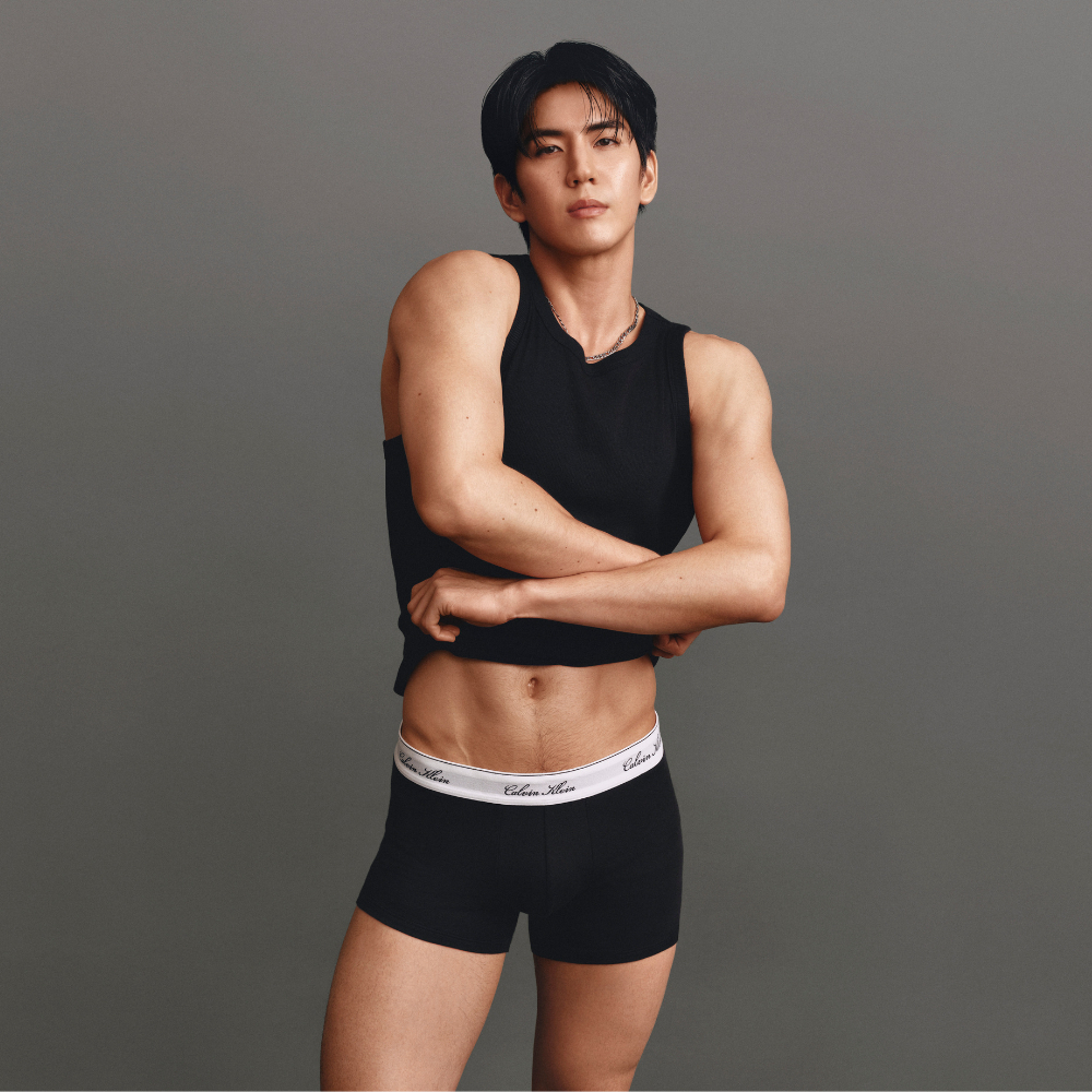 CALVIN KLEIN กางเกงในผู้ชายแพ็ค 2 ชิ้น Icon Cotton Stretch Script ทรง Low Rise Trunk รุ่น NB4604 AN8-สี MultiColor