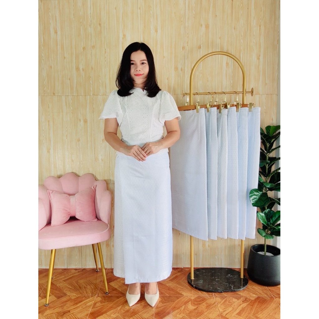 ผ้าไหมแพรวาสุโขทัย ผ้าถุงสีขาว ผ้าถุงตัดสำเร็จป้ายติดตะขอ อัดซับผ้ากาว ผ้าทอลาย ปลีก-ส่ง
