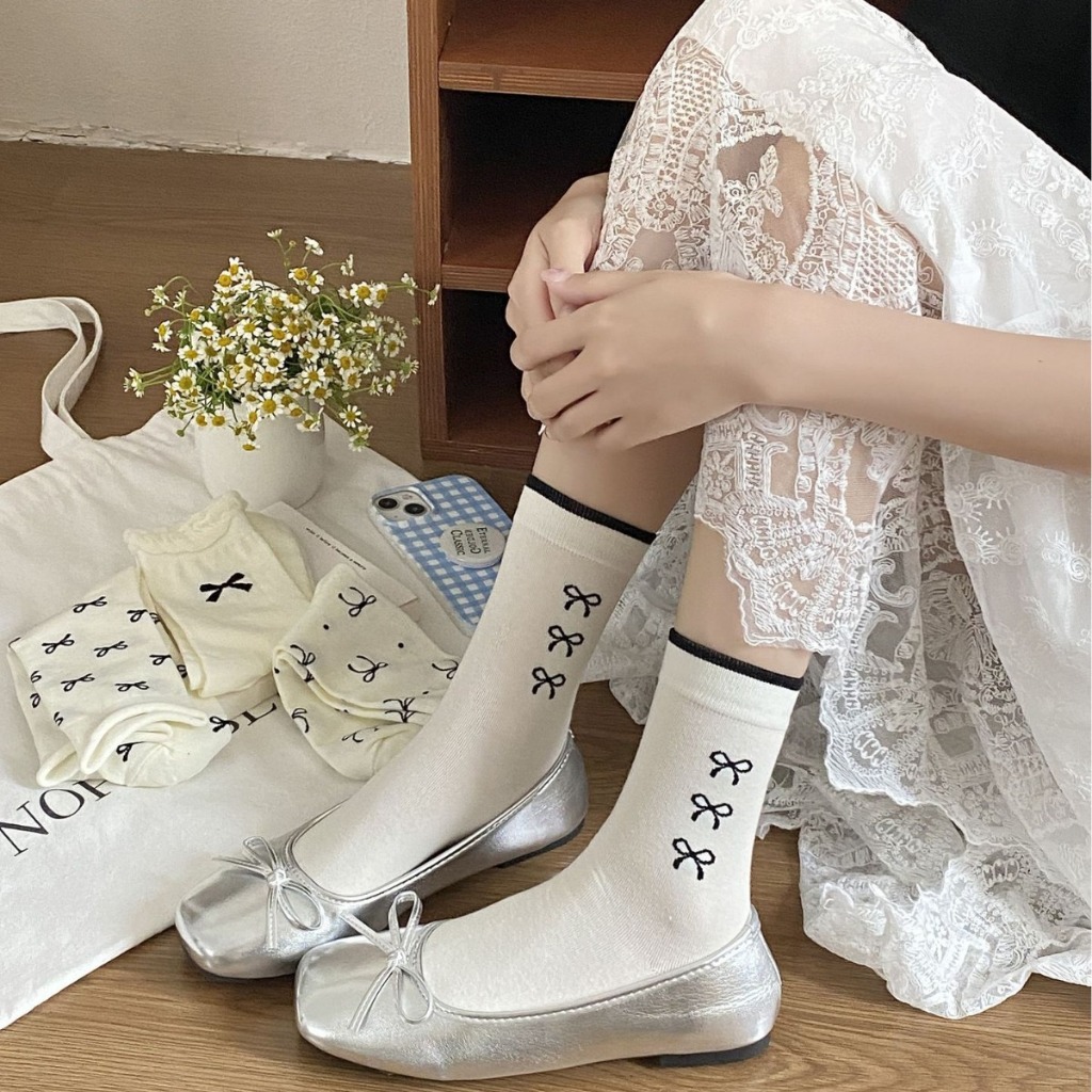 ส่งจากไทย!! ถุงเท้าลายน่ารัก Classic Bow ลายโบว์ ข้อกลาง ผ้าฝ้าย สีพื้น ถุงเท้าสไตล์ญี่ปุ่น A87
