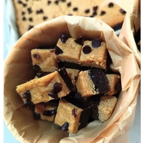 บราวนี่คิ้วบ์หน้าคุกกี้ช็อคชิพ