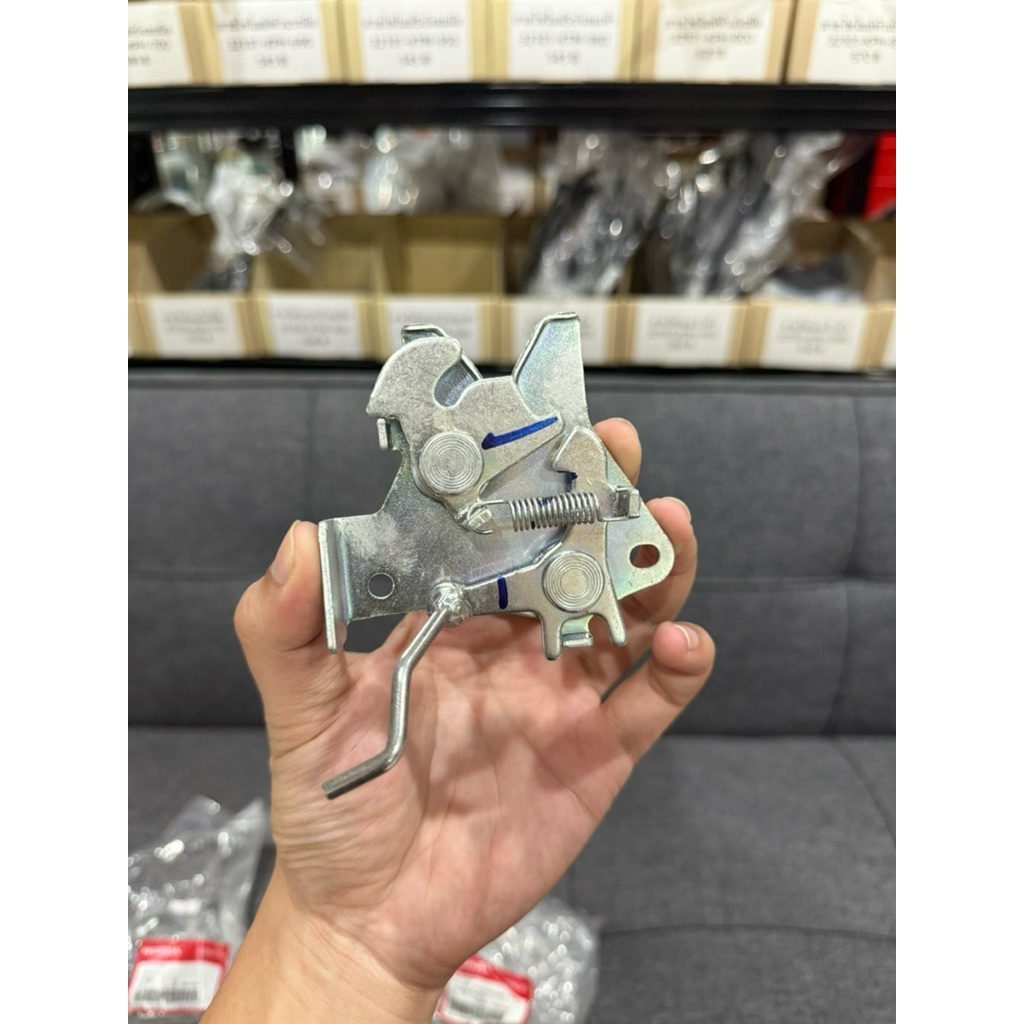 เหล็กล็อคเบาะเวฟ125S,R หัวเถิก/หน้าแหลม ตัวล็อคเบาะแท้เบิกศูนย์ *77230-KPH-901*