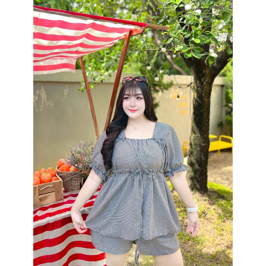 W0049 คอเหหลี่ยมรูดเอว ผ้าคอตตอนลายตาราง กางเกงขาสั้น