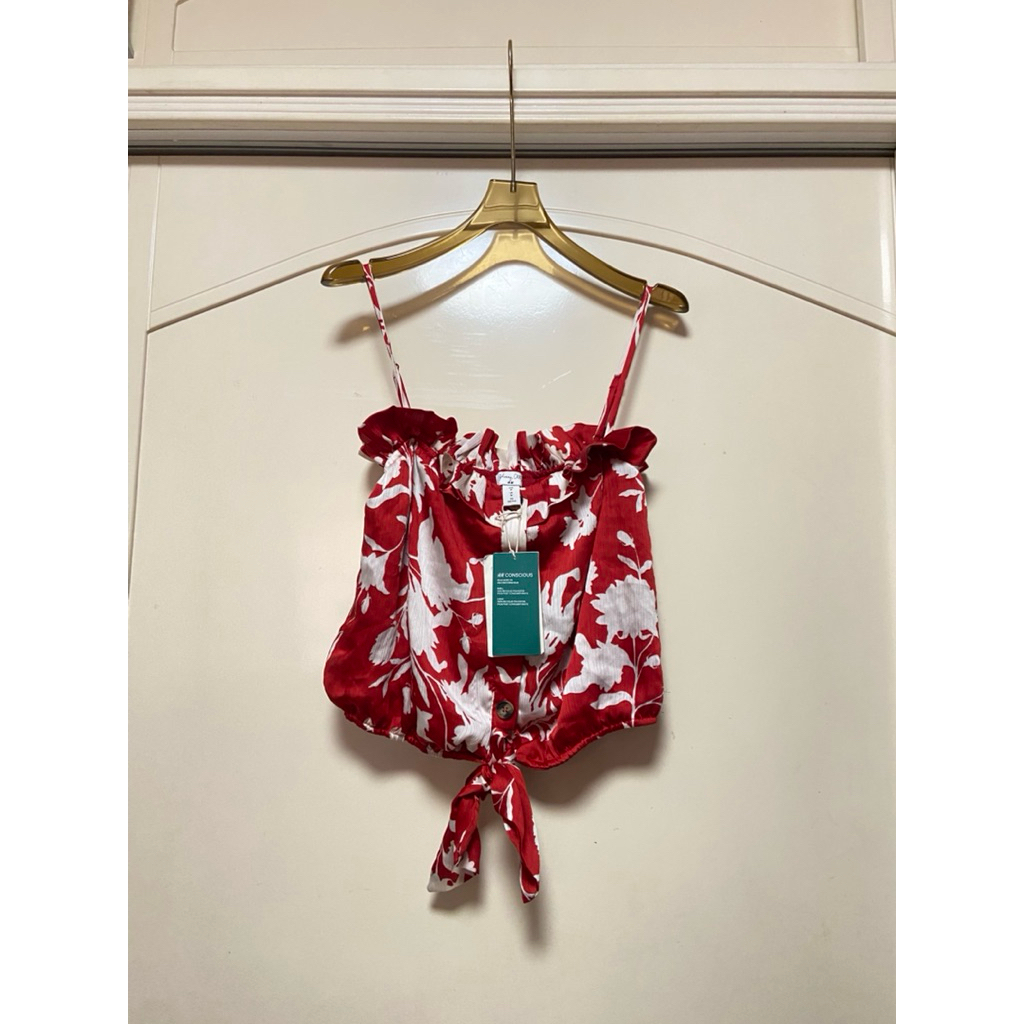 H&M brand Z.M เสื้อครอป สายเดี่ยว ลายดอก สีแดง ป้ายห้อย 799฿