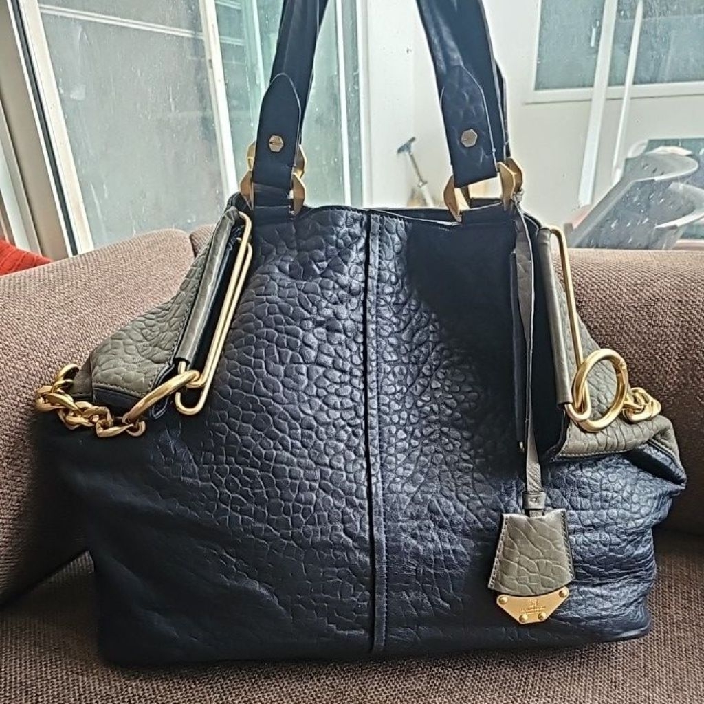 กระเป๋าหนังแท้ Bruno Magli 2 tone สวยๆ