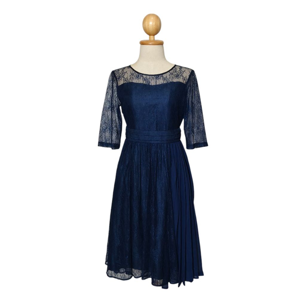 ชุดเดรสยาวคลุมเข่า มือสอง 
Brand : DELLISE NOIR

