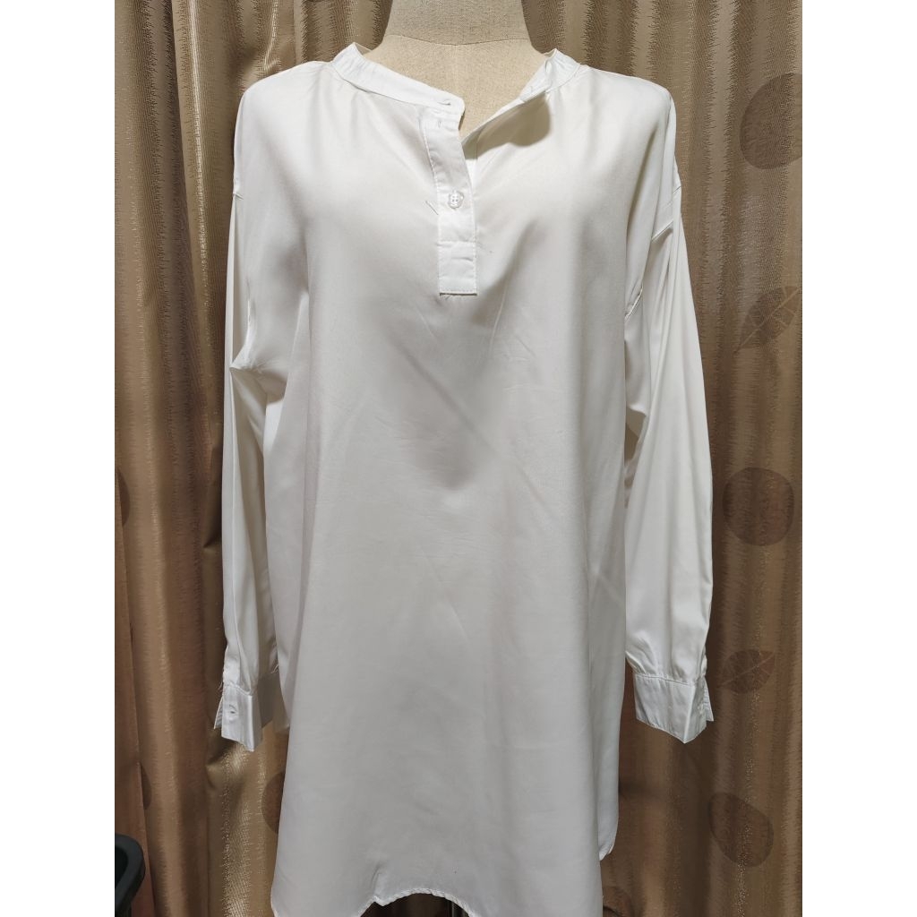 เสื้อสีขาวแบรนด์GRLมือสอง