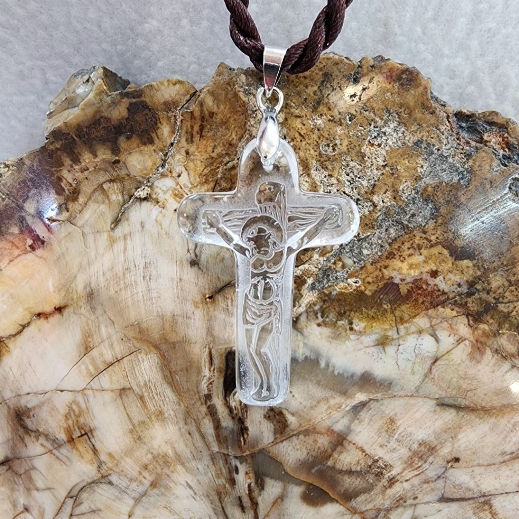 ไม้กางเขนพระเยซูหินควอตซ์ เขี้ยวหนุมาน หินแกะสลักไม้กางเขน(Crystal Quartz)ชิ้นละ 500 ยาว 3.4 ซม.กว้า