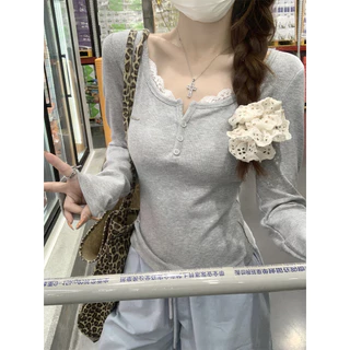 Hotgirl พร้อมส่ง เสื้อยืดแขนยาวผู้หญิง เสื้อยืดเข้ารูป การออกแบบผ้าลูกไม้ปะติด งานปักตัวอักษร สไตล์เกาหลีแบบอ่อนโยน