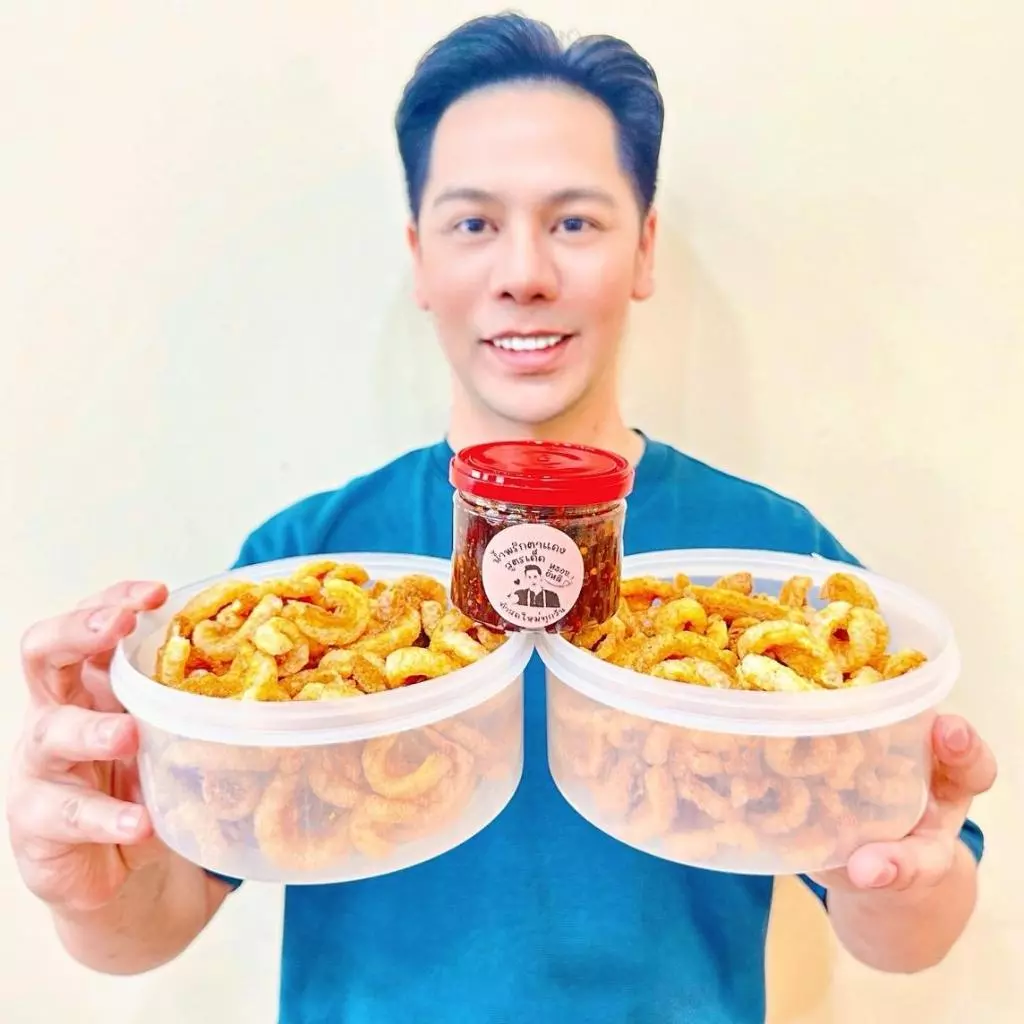อาร์มหรอยอีหลี จัดโปรเซ็ทหมูกระจกซื้อ1แถม2 ราคาพิเศษ (หมูกระจก2กล่องน้ำพริกตาแดง1กระปุก)