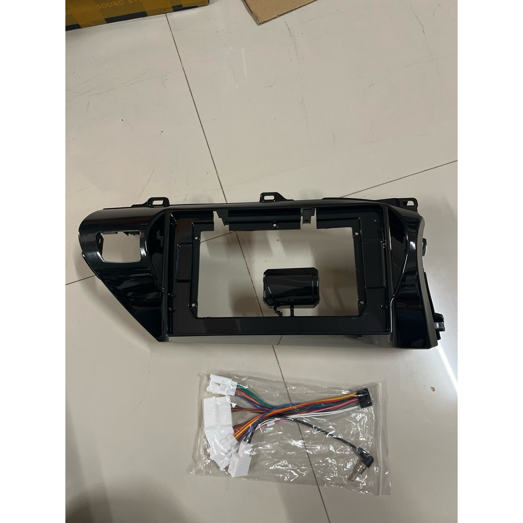 395บาท หน้ากากพร้อมปลั๊กตรงรุ่นตรงรุ่น TOYOTA REVO 2015-2017 สำหรับใส่จอแอนดอย 10นิ้ว