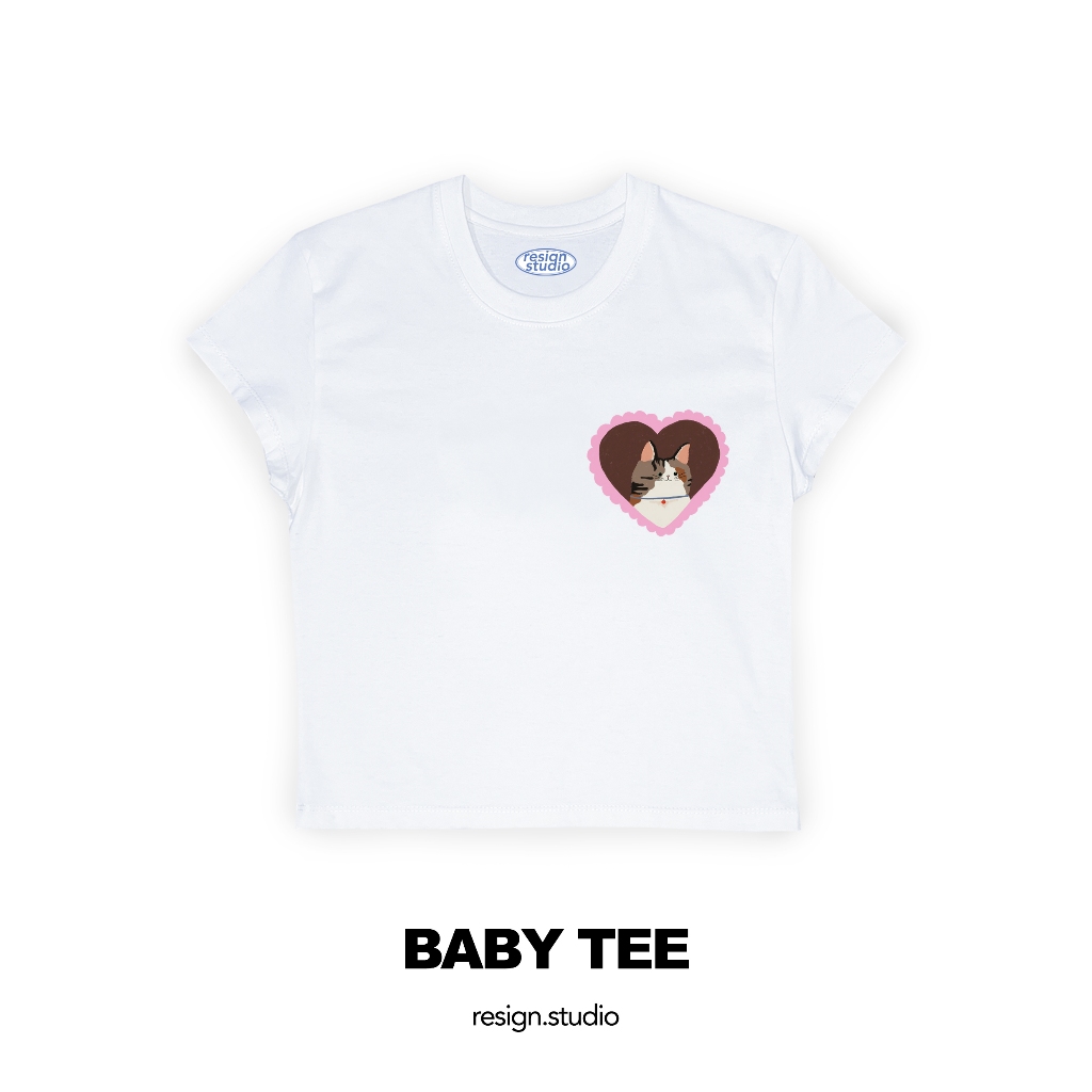 resign.studio - Baby tee ลาย Foofoo cat