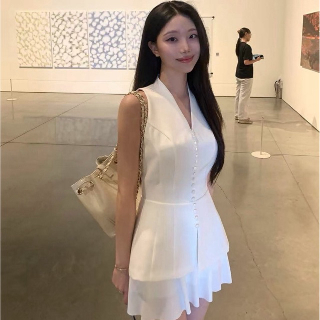 [LISA] A1157 ชุดเดรสกระโปรงคอวีแขนกุดดีเทลแต่งกระดุมหน้าเรียบหรูผู้ดีลุคคุณใส่เที่ยว ออกงาน ดินเนอร์