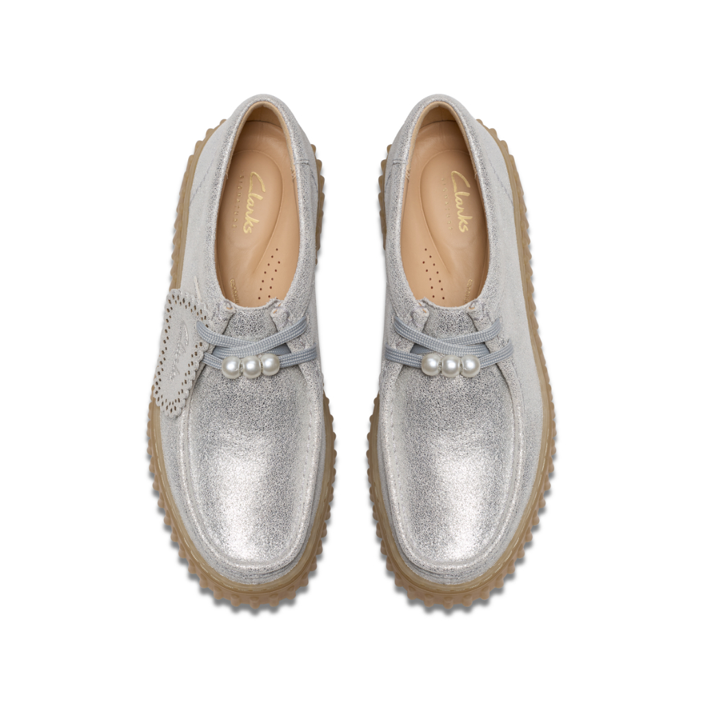 Clarks รุ่น TORHILL BEE สี SILVER รองเท้าบูทข้อสั้น หนังกลับ คุณภาพดี ใส่สบาย รองเท้าใส่เที่ยว รองเท้าลำลอง - รูปที่ 2