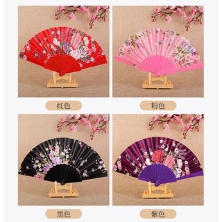 🍁พร้อมส่งจ้า🍁 พัดจีน ผ้าไหมลายดอกไม้ โครงพลาสติค น้ำหนักเบา