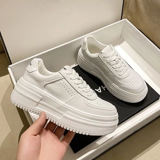 【พร้อมส่ง】รองเท้าผ้าใบสตรีทันสมัย รองเท้าลำลองของนักเรียน พื้นหนา เบาสบาย กันลื่น สไตล์เกาหลี