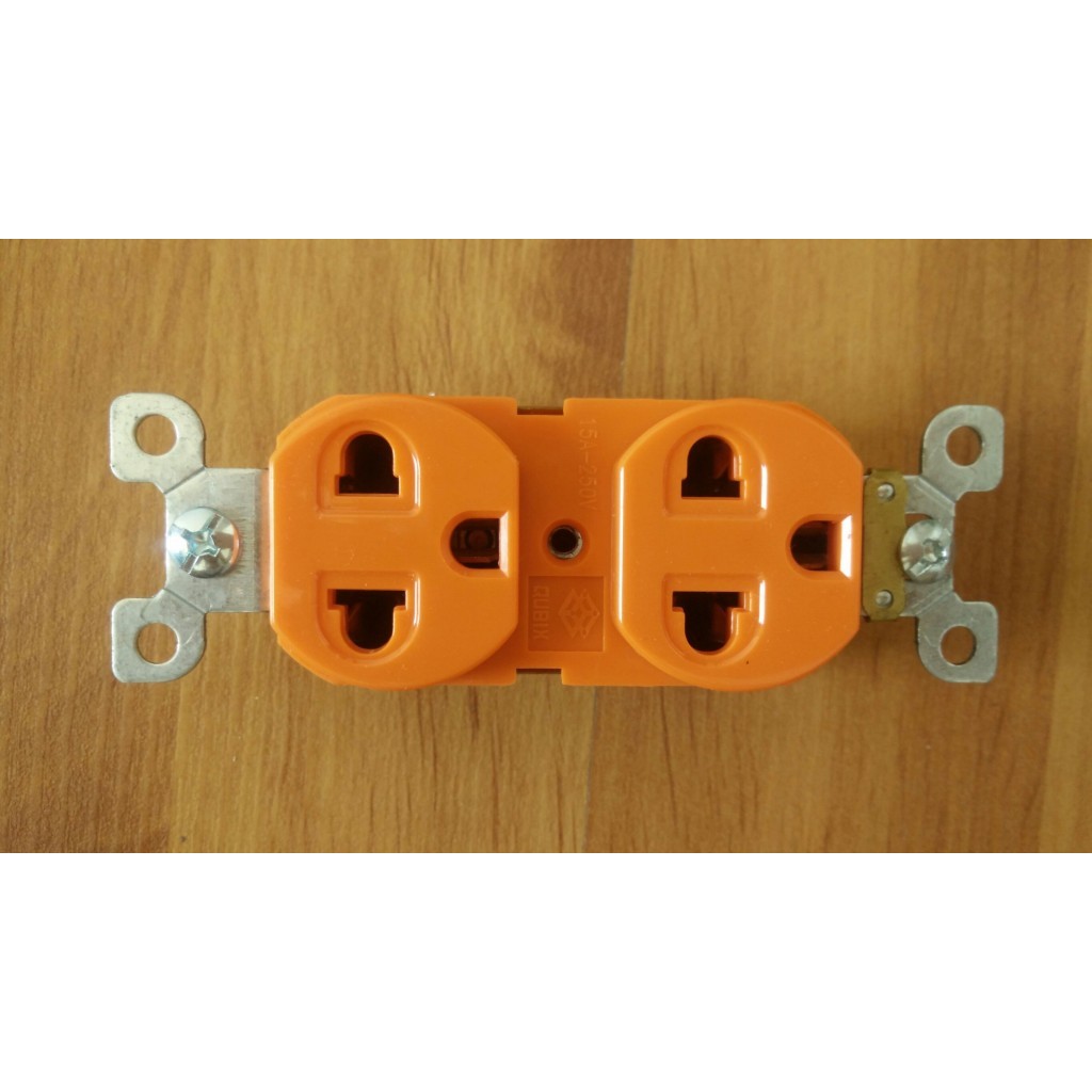 เต้ารับ R270U สีส้มและสีดำและหน้ากากเต้ารับ