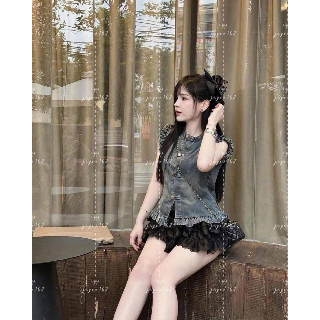 ชุดเซตเสื้อกางเกงยีนส์กระโปรงสีดำแต่งระบายชั้นชั้น