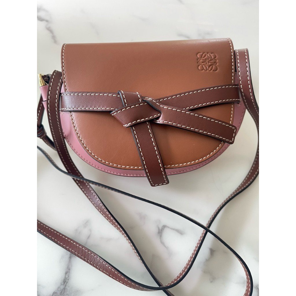 กระเป๋าสะพายผู้หญิง Loewe