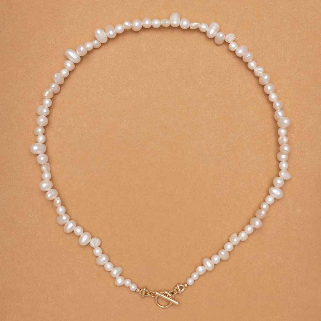WHITE PEARL WAVE NECKLACE - สร้อยคอหินไข่มุกสีขาวทรงคลื่น