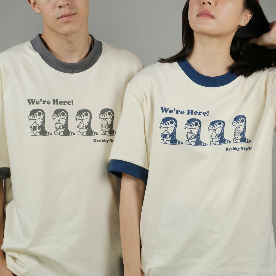 Krabby Style เสื้อยืด Oversized ลาย We're Here!