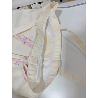 carryme - พร้อมส่ง มีซิป ! แถมโบว์🎀 tote bag/กระเป๋าผ้า คอตตอน สะพายข้าง มีป้ายร้าน ใส่หนังสือ มีช่องใน〰️