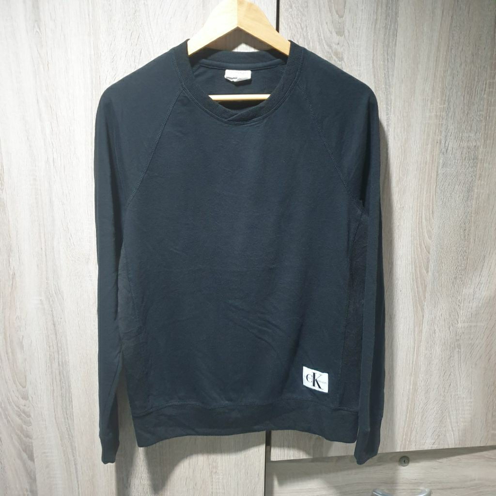 เสื้อสเวตเตอร์แขนยาว CK สีดำ ของแท้มือสอง