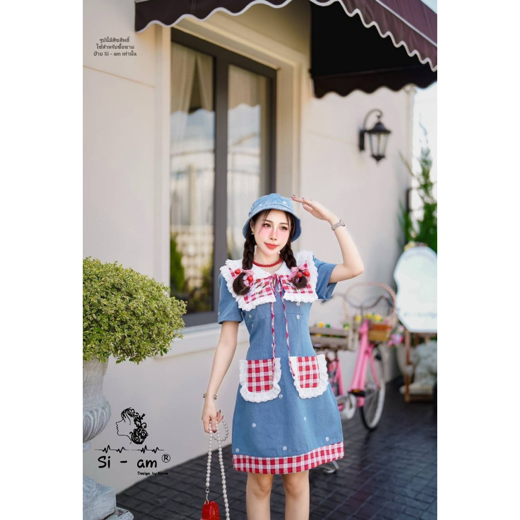 Tag : Si-am(ไซส์-อั้ม)   Detail 🧥 เดรสยีนส์ทรงสวย ยีนส์แท้ทั้งชุด คอแต่งระบาย2 ชั้น เพิ่มความน่ารักก