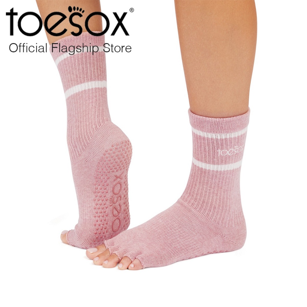 (New FALL D2 2025) Toesox Grip Half Toe Crew Camellia Heather ถุงเท้ากันลื่นแยกนิ้ว เปิดนิ้วเท้า