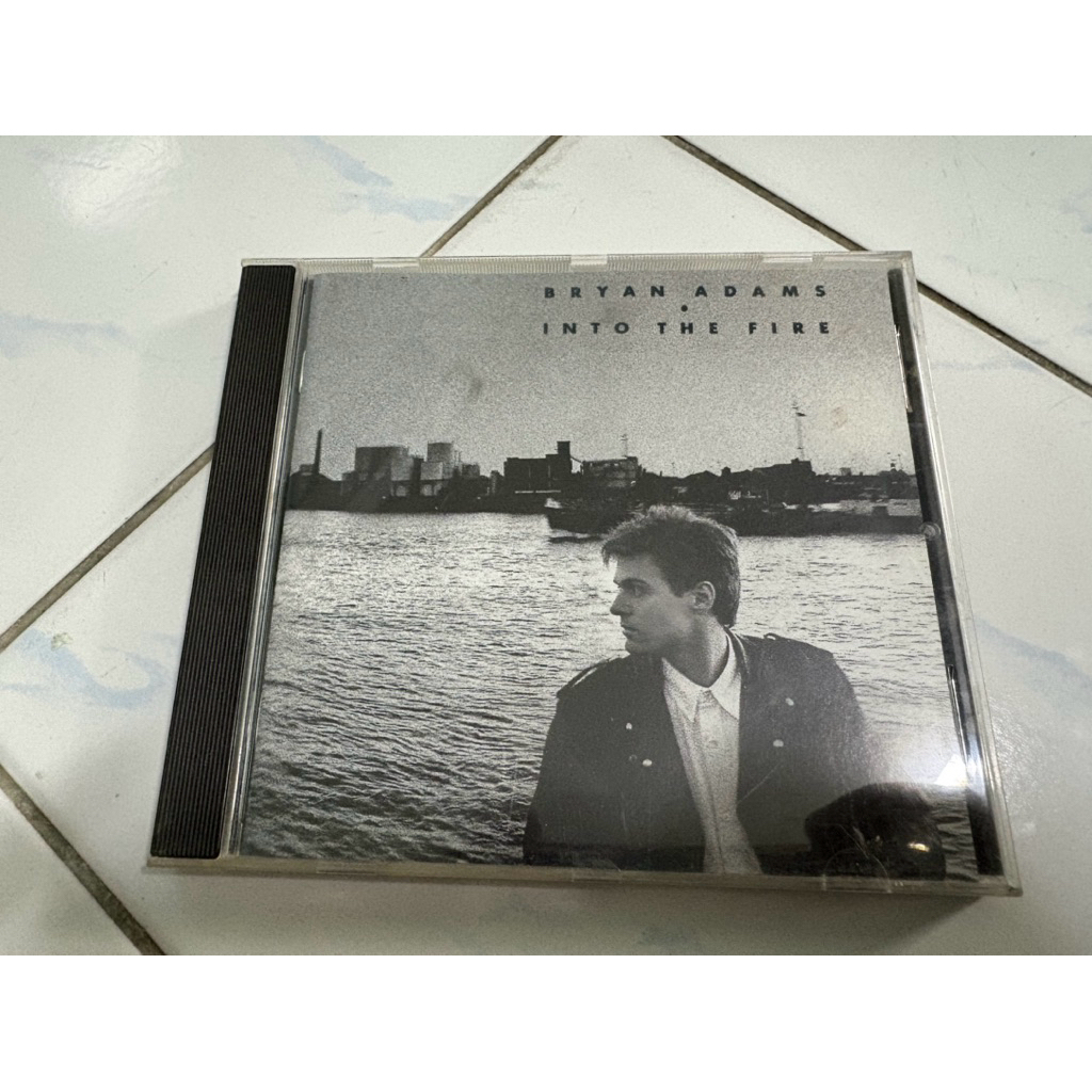 CD : BRYAN ADAMS - INTO THE FIRE.